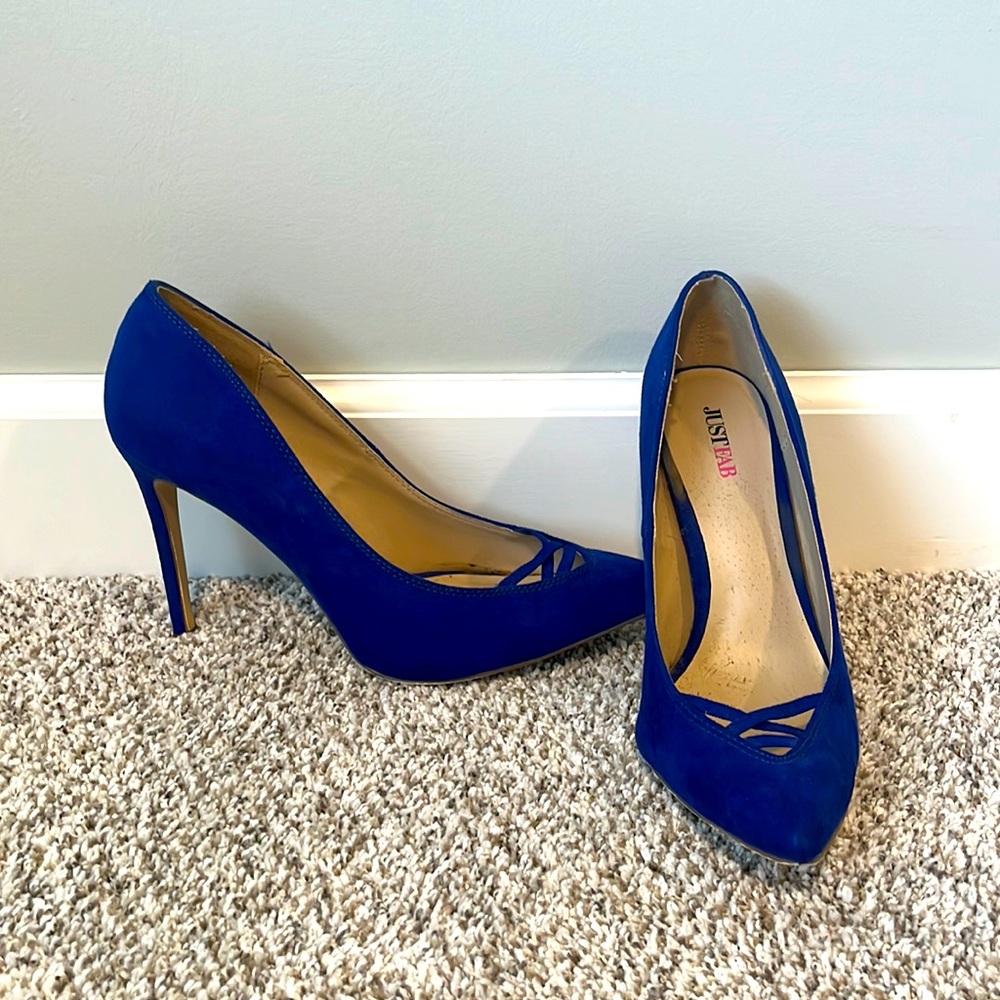Royal blue pointed toe pumps